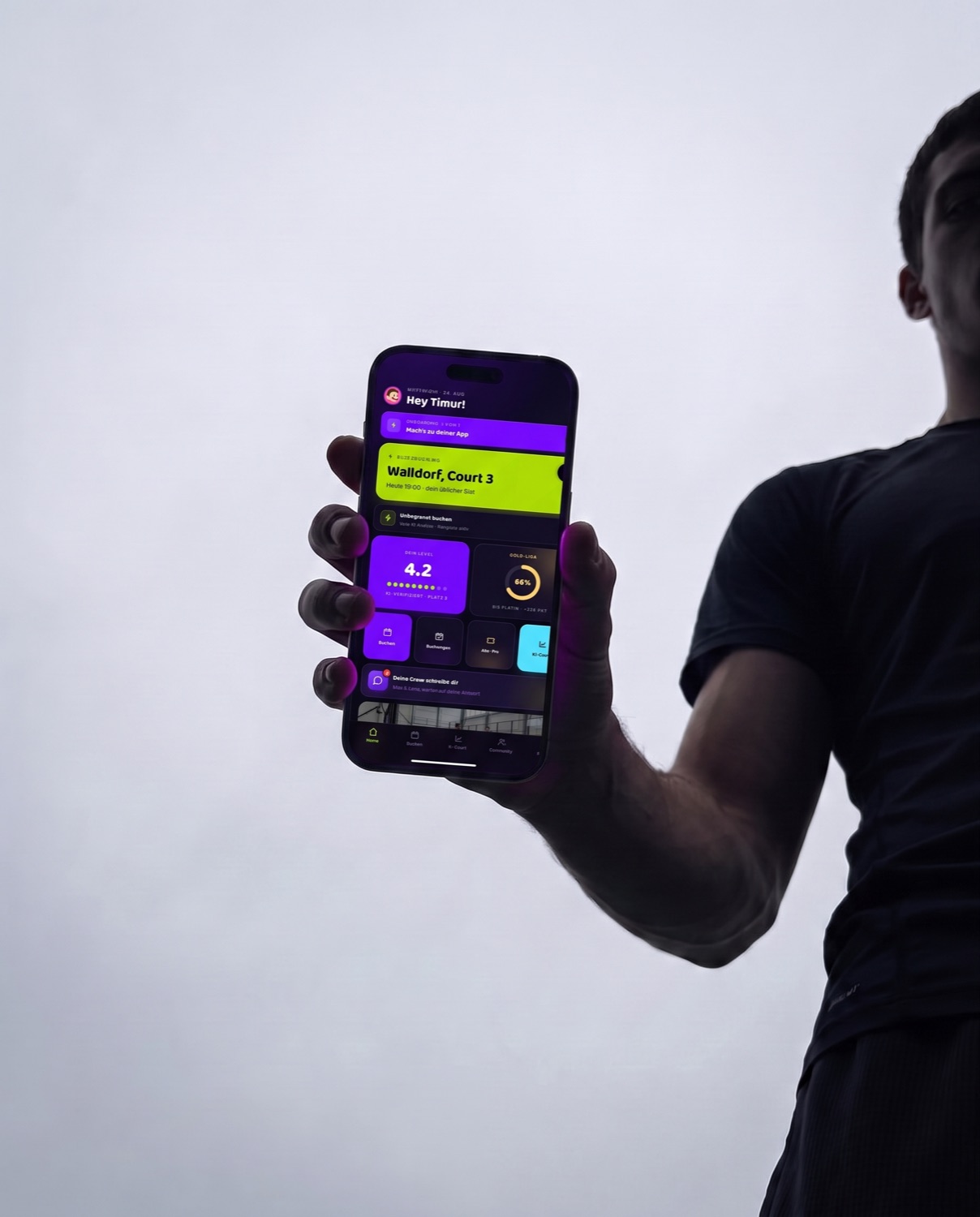 PadelSmart App in der Hand